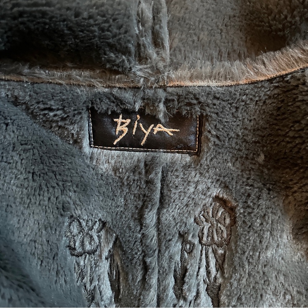 BIYA Women's Cozy Black Teddy Jacket - Picture 3 of 8